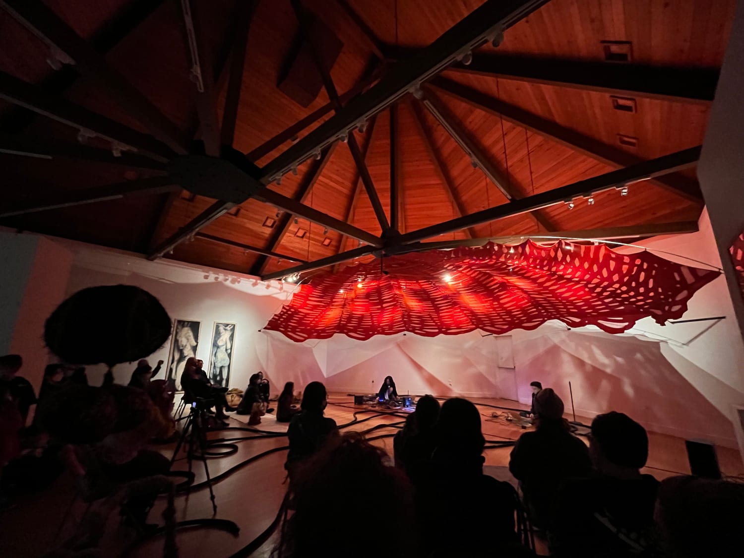 The installation and projection environment of Crossings / عبور